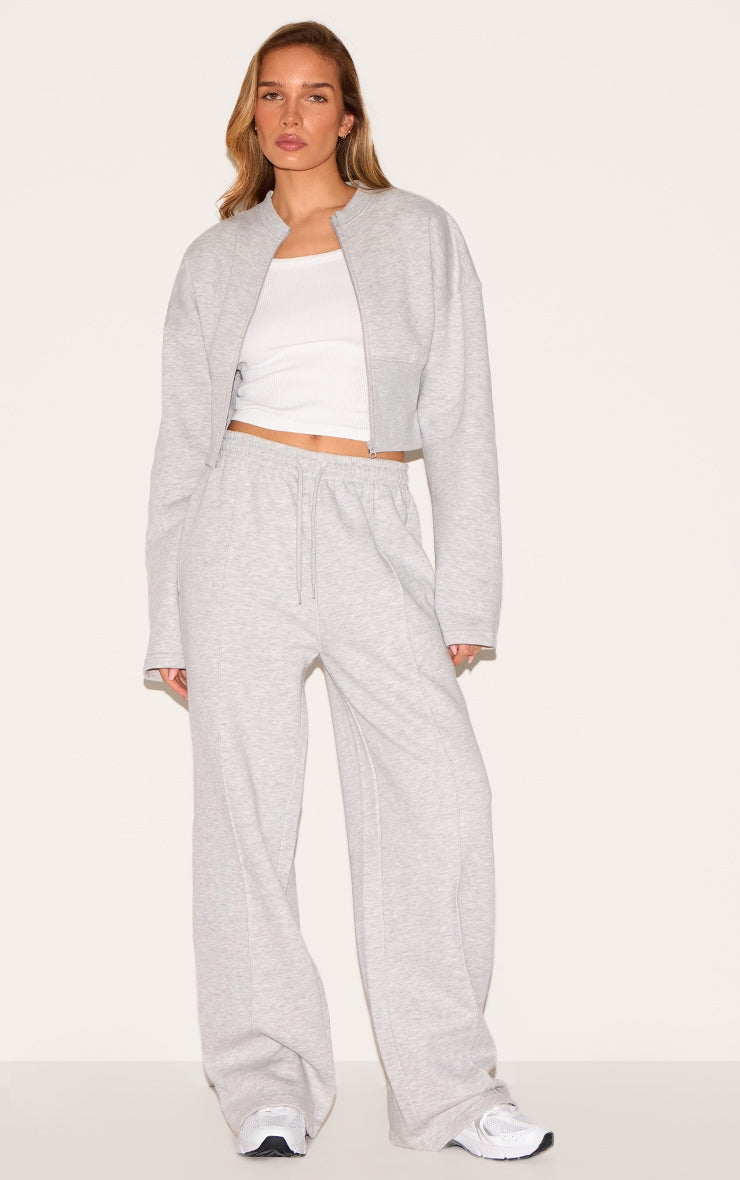 https://cdn-img.prettylittlething.com/0/0/3/a/003a0b4035882cfd73652c6e518f13a0a2f9ffa1_CNL9671_3_ash_grey_extreme_cinched_waist_sweatshirt.jpg