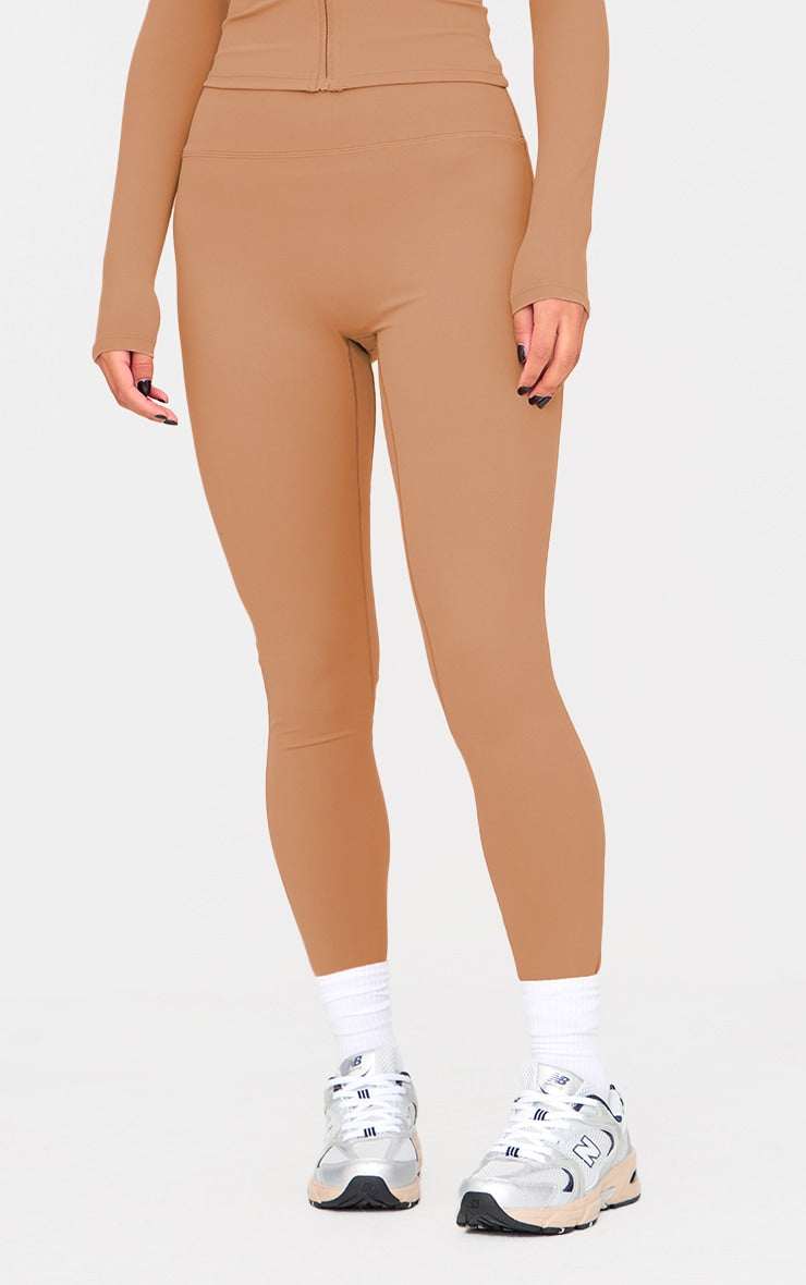 https://cdn-img.prettylittlething.com/0/6/1/b/061b51c1232d72408e8816c816d98fc60a1a8656_cnl1774_2.jpg