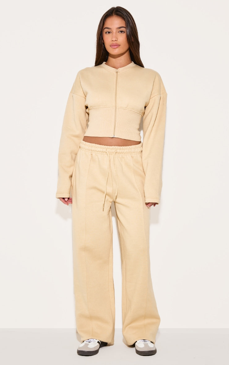 https://cdn-img.prettylittlething.com/0/7/0/3/0703e75fa483453e387370dd354c8e44107ca5e9_CNL8027_3_latte_extreme_cinched_waist_sweatshirt.jpg