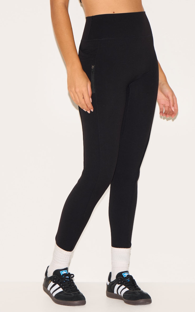 https://cdn-img.prettylittlething.com/0/9/d/6/09d66b8b0c40886d5bd27363d2a8660d8f186e17_cnl5193_2.jpg