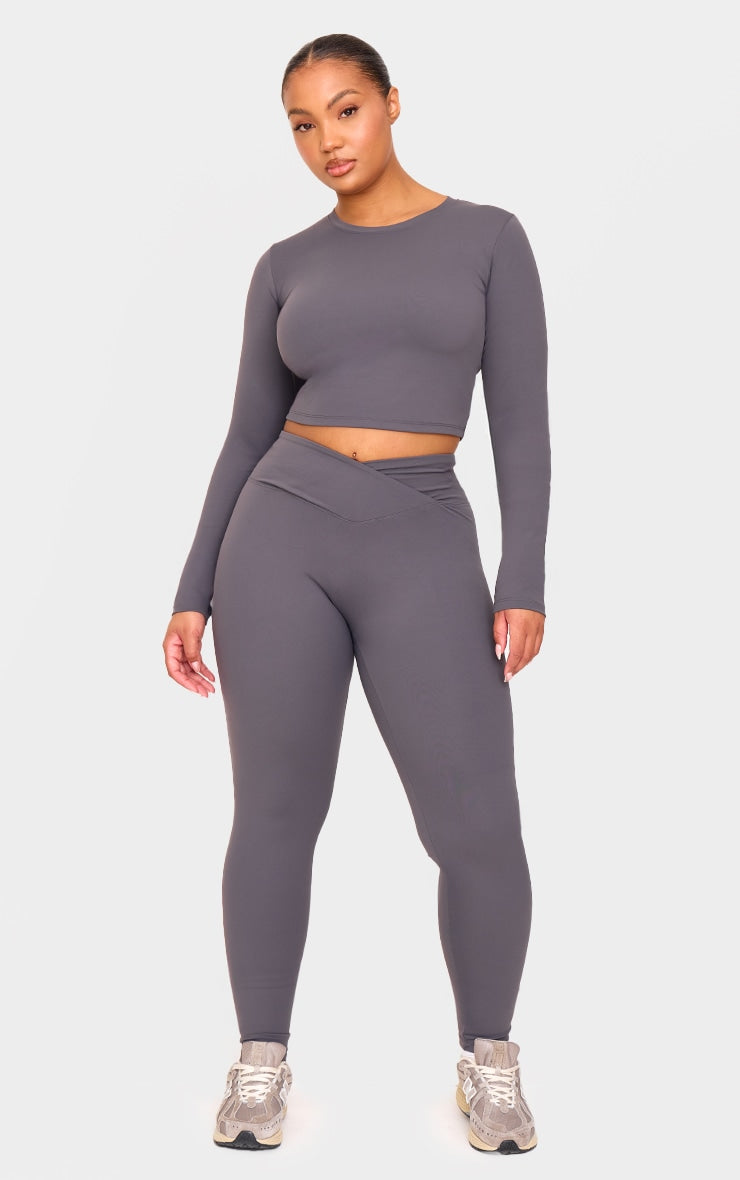 https://cdn-img.prettylittlething.com/1/4/a/9/14a9ca7b3e99907f106ffe77eebbd1e7a6e76e8d_cnl6473_1.jpg