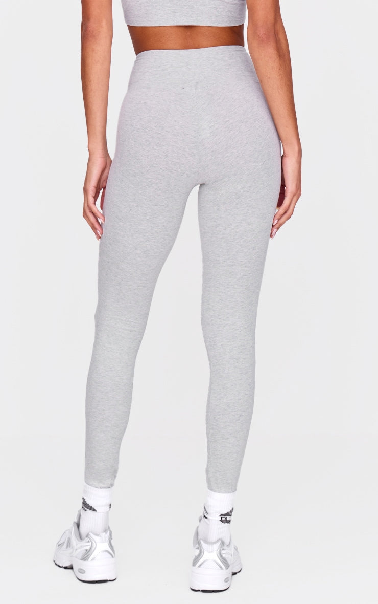 https://cdn-img.prettylittlething.com/1/8/c/6/18c6fc1fbf5b12c219eb5dc23c654c8d8502d15c_cnl6476_3.jpg