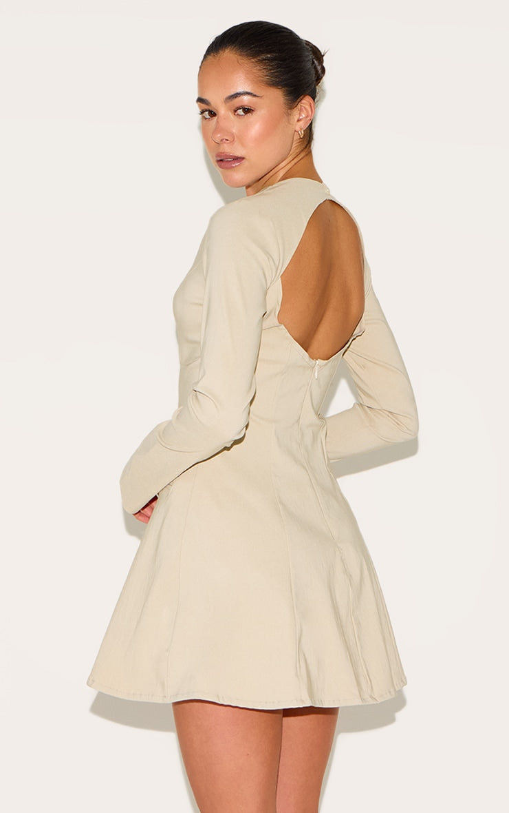 https://cdn-img.prettylittlething.com/1/d/5/6/1d56bd9d915a086c04d439ba883257774e11331f_CNM9189_1_beige_woven_boat_neck_flare_sleeve_shift_dress.jpg