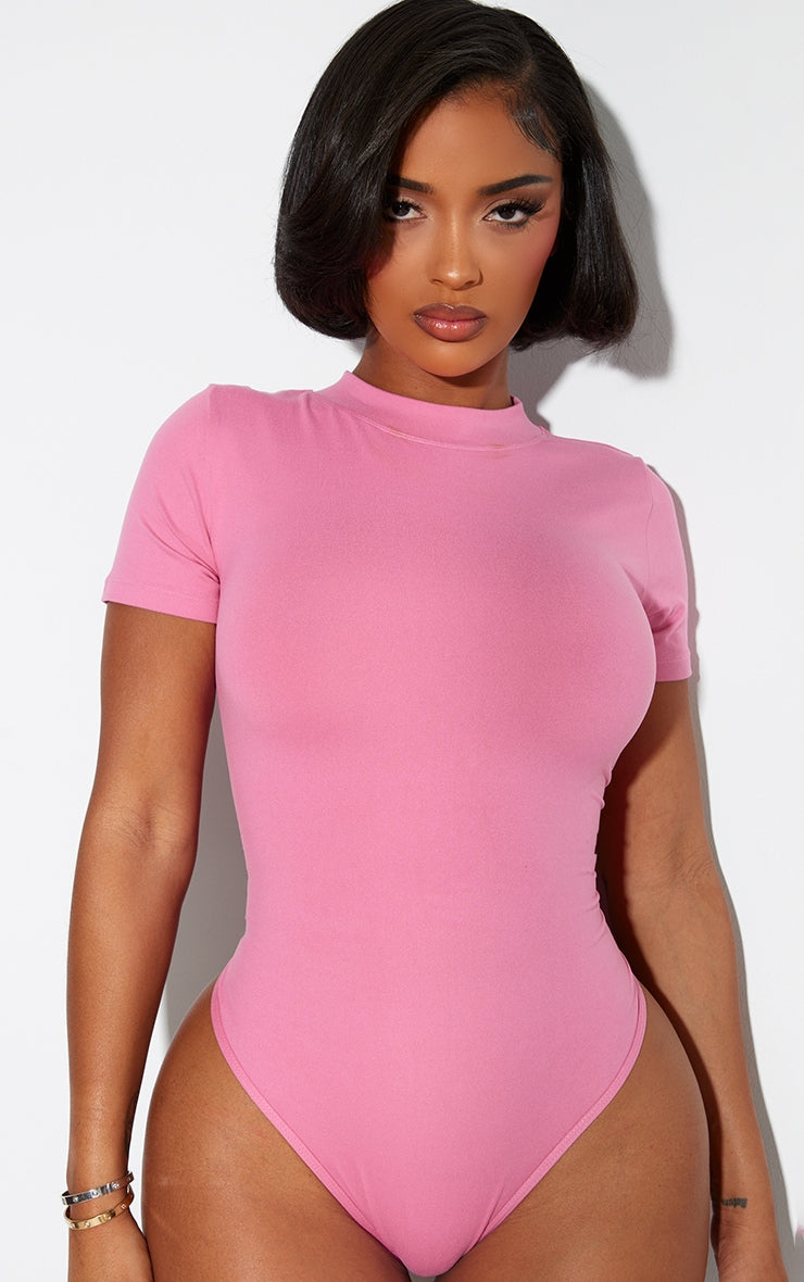 https://cdn-img.prettylittlething.com/2/1/b/f/21bffe2969fda1848c8c62fa130c10c3f039a1ea_cni3062_4.jpg