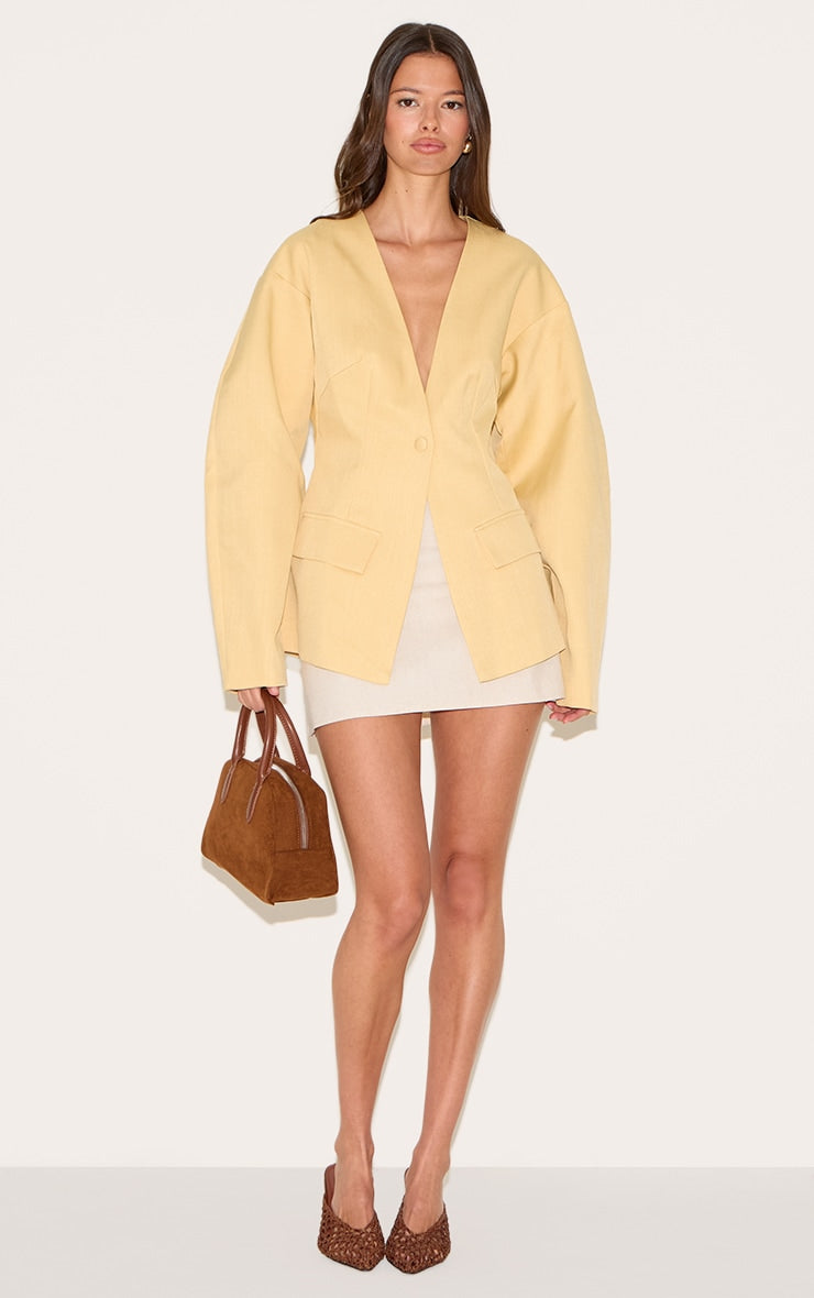 https://cdn-img.prettylittlething.com/2/2/c/0/22c043140b19d4061fcb087fa2981110c258ce10_CNM1408_3_butter_yellow_cocoon_sleeve_cinched_waist_pocket_blazer.jpg