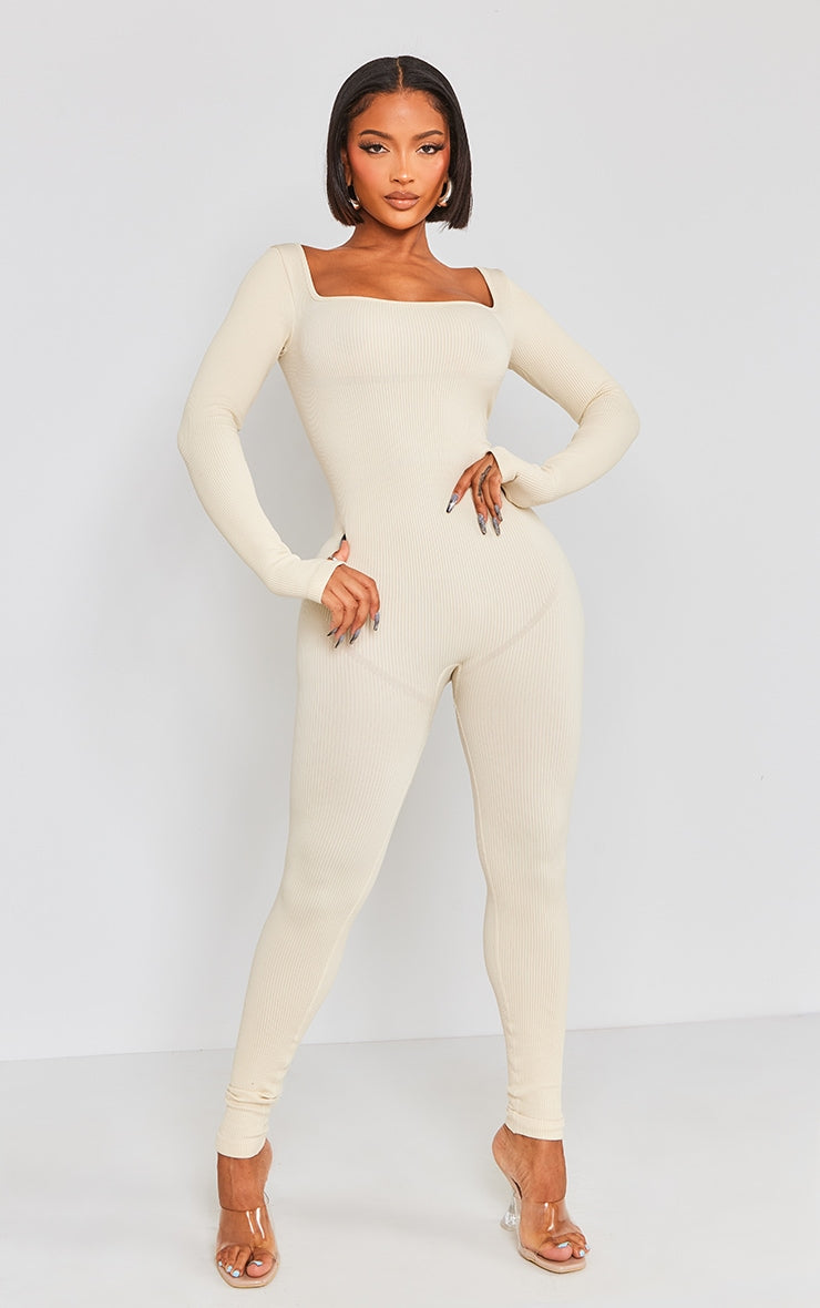 https://cdn-img.prettylittlething.com/2/d/7/9/2d79aa67f52902a5042db3964bf9f6408259c799_cng3504_1.jpg