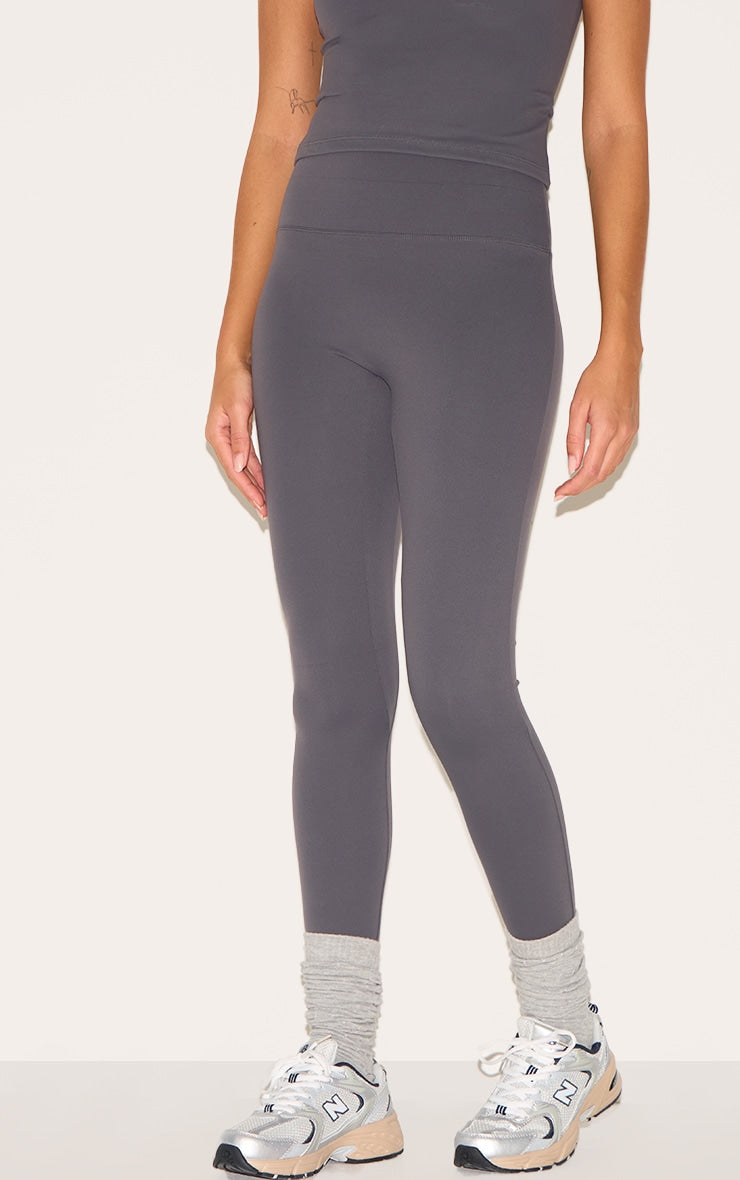 https://cdn-img.prettylittlething.com/3/3/4/a/334a2c898cba3b1375912906eaee7b65b8e3d851_cng4265_2.jpg