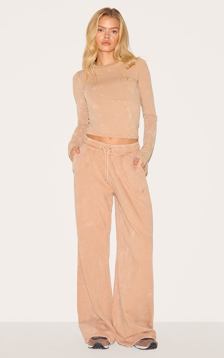 https://cdn-img.prettylittlething.com/5/5/4/f/554fca765e93a743f48a596704a84ccd68a92cda_cnl9567_1.jpg
