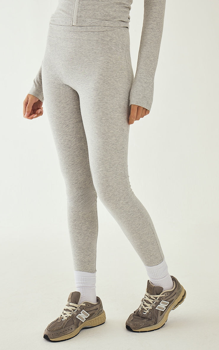 https://cdn-img.prettylittlething.com/5/5/e/0/55e0a34d0537e8057d796171a17c52bc8b22c4ea_cnl6506_2.jpg