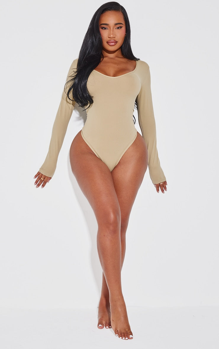 https://cdn-img.prettylittlething.com/7/1/e/6/71e69bf7d0cf239b29b2609d2b6e638fa6f65e7d_cnj7814_1.jpg