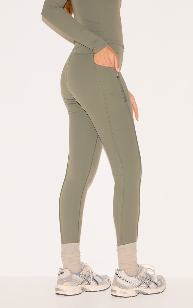 https://cdn-img.prettylittlething.com/7/8/3/5/7835688ff71a8f91e333a8b6e81ec89f8c8d65a2_cnl5194_3.jpg
