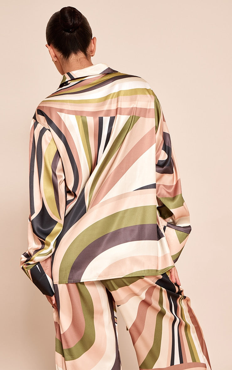 https://cdn-img.prettylittlething.com/8/0/9/a/809adf65e296c92735c69c97a40dd366716d3209_CNO0033_2_green_abstract_print_oversized_deep_cuff_shirt.jpg