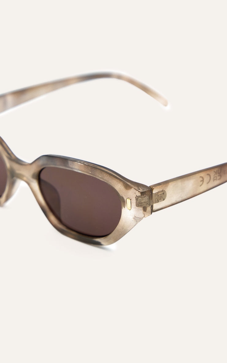 https://cdn-img.prettylittlething.com/9/9/4/d/994d54125cbab5123ccacc63e054d58fcfee7697_CNM9165_4_brown_brown_acrylic_cat_eye_sunglasses.jpg