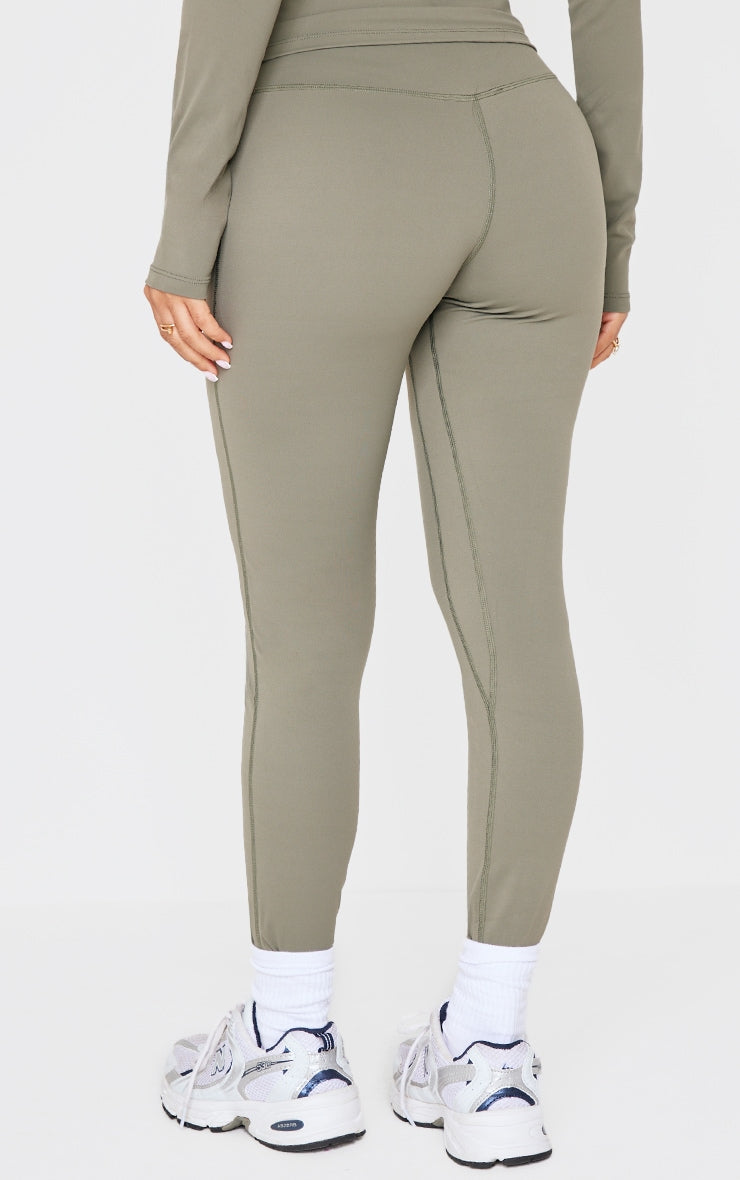 https://cdn-img.prettylittlething.com/a/6/f/a/a6faf64c103bee2fab9ac8f2cb49cad6c6f77647_cnl7316_3.jpg