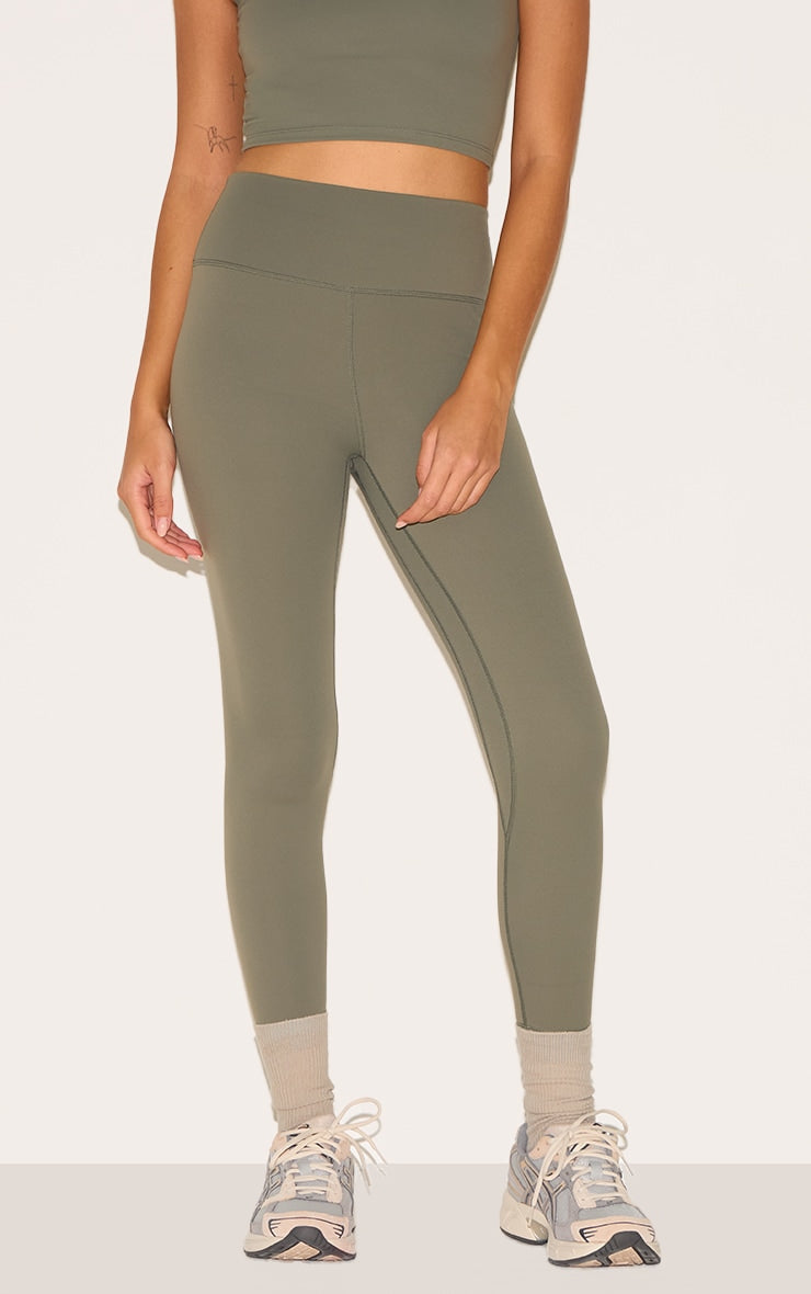 https://cdn-img.prettylittlething.com/a/8/3/b/a83b47dc12e6ababdd0fc6fe32a225d1e58c4ad5_cnl5115_2.jpg