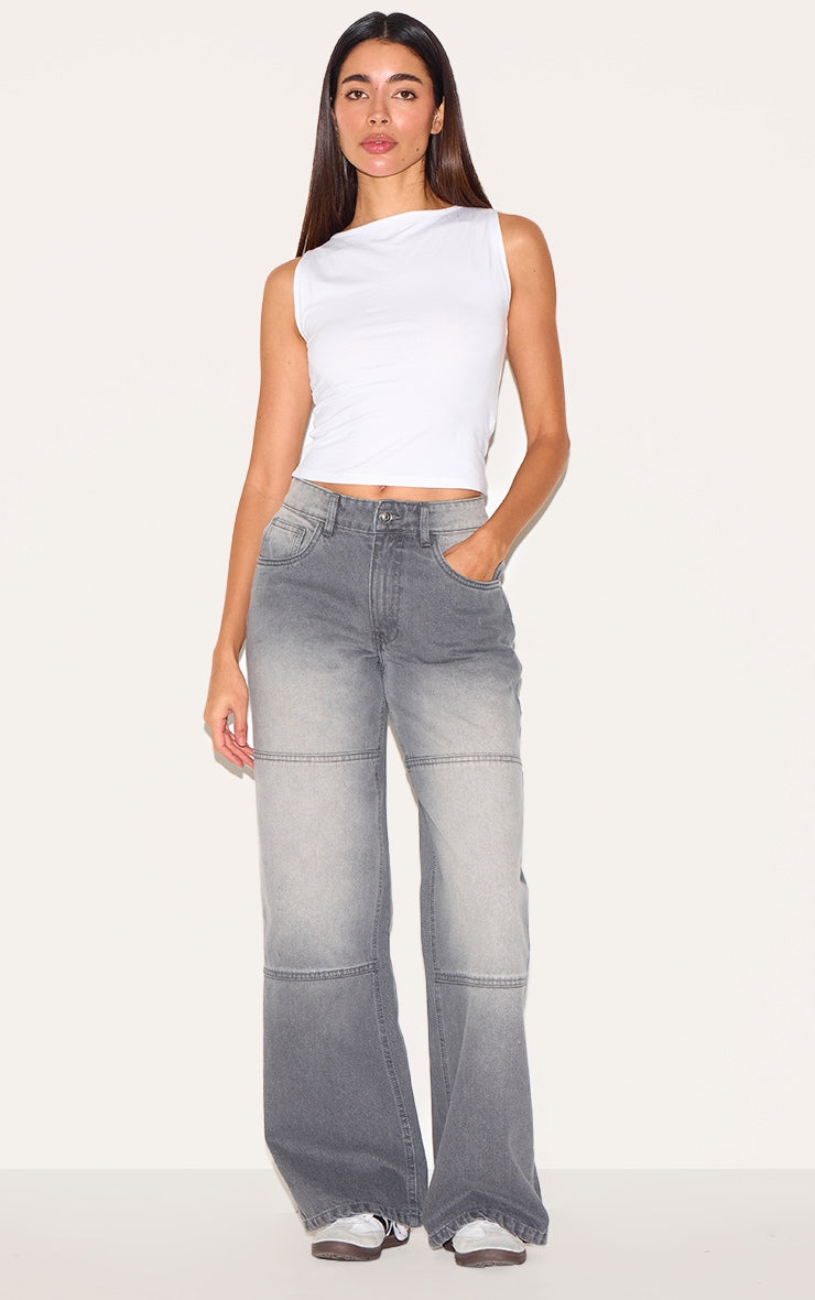 https://cdn-img.prettylittlething.com/a/d/a/2/ada2ca0c43a871f1d4400984bccc50e16b292ba2_CNK9215_1_grey_seam_detail_straight_leg_jeans.jpg