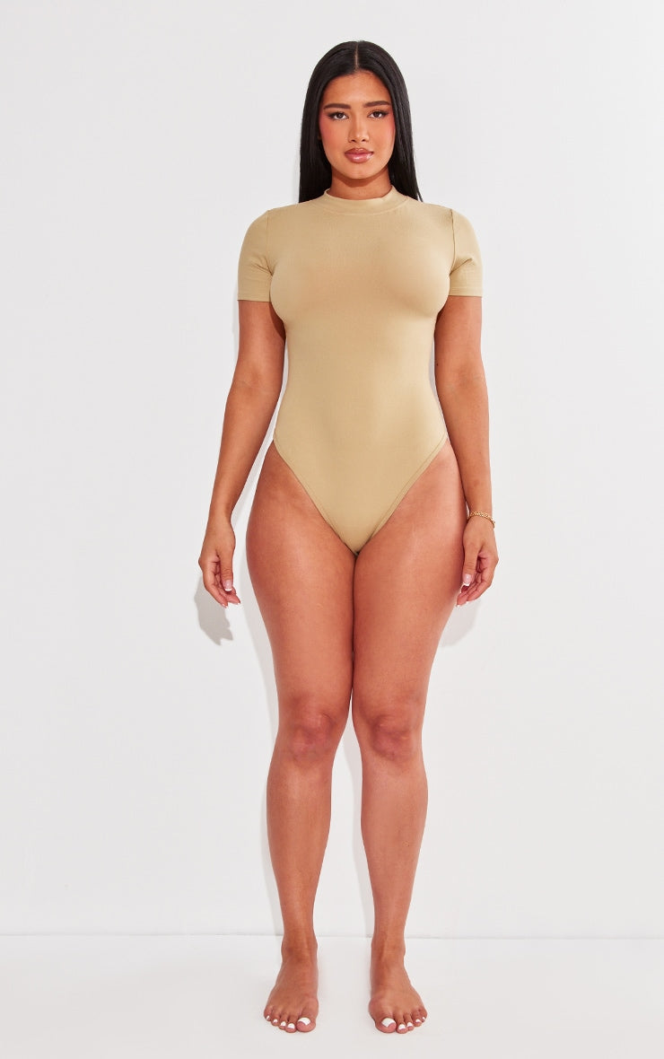 https://cdn-img.prettylittlething.com/b/4/6/5/b46519bb1bb492904ad241c342ebe28d4585e99e_cnj7653_2.jpg