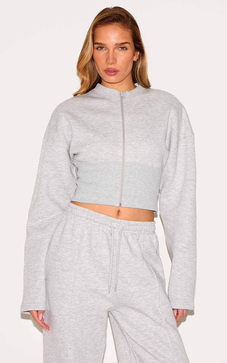 https://cdn-img.prettylittlething.com/b/b/a/d/bbada9999dc97bb96fa99b76cce2a93de127f575_CNL9671_1_ash_grey_extreme_cinched_waist_sweatshirt.jpg