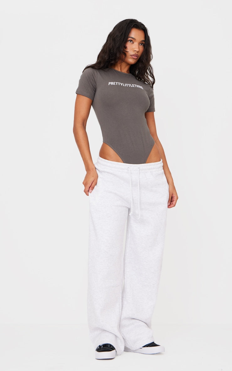 https://cdn-img.prettylittlething.com/b/c/b/5/bcb5c237185afd43b6be59e96d8970d98a3eafc0_cnf2370_3.jpg