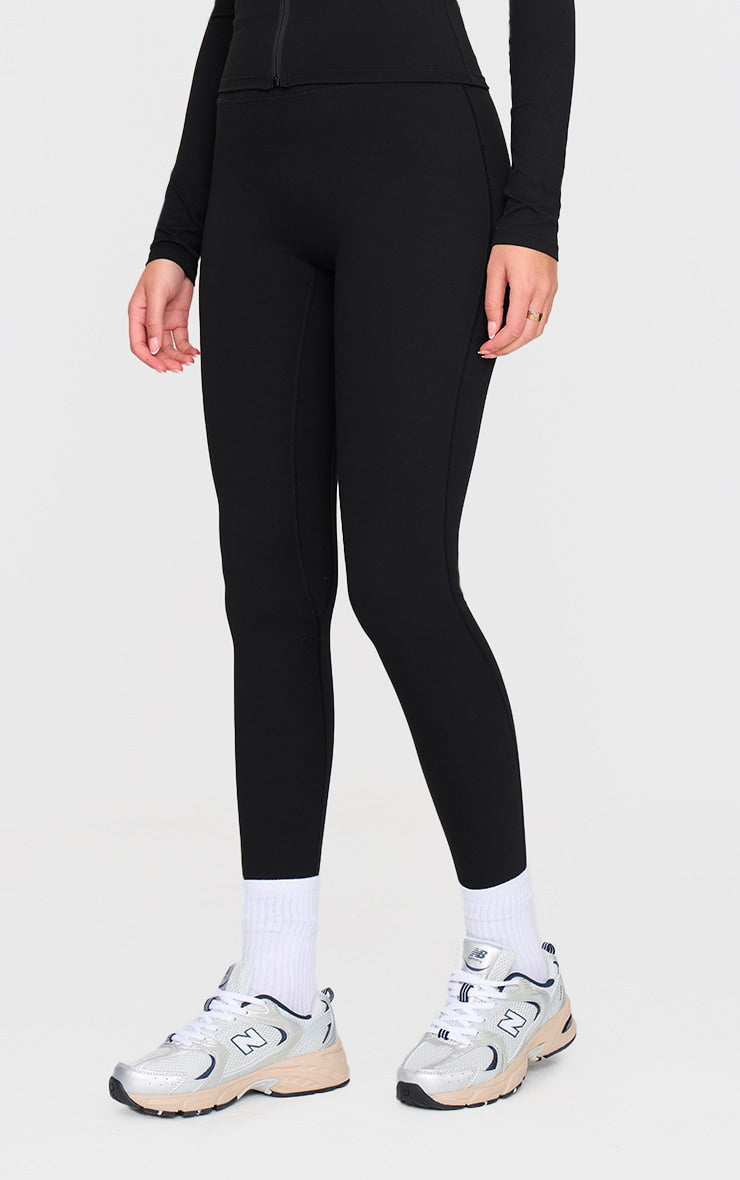 https://cdn-img.prettylittlething.com/b/e/a/2/bea2efb6e4a9d50de2cb42b2b5d31ce76adb5996_cnl7362_2.jpg