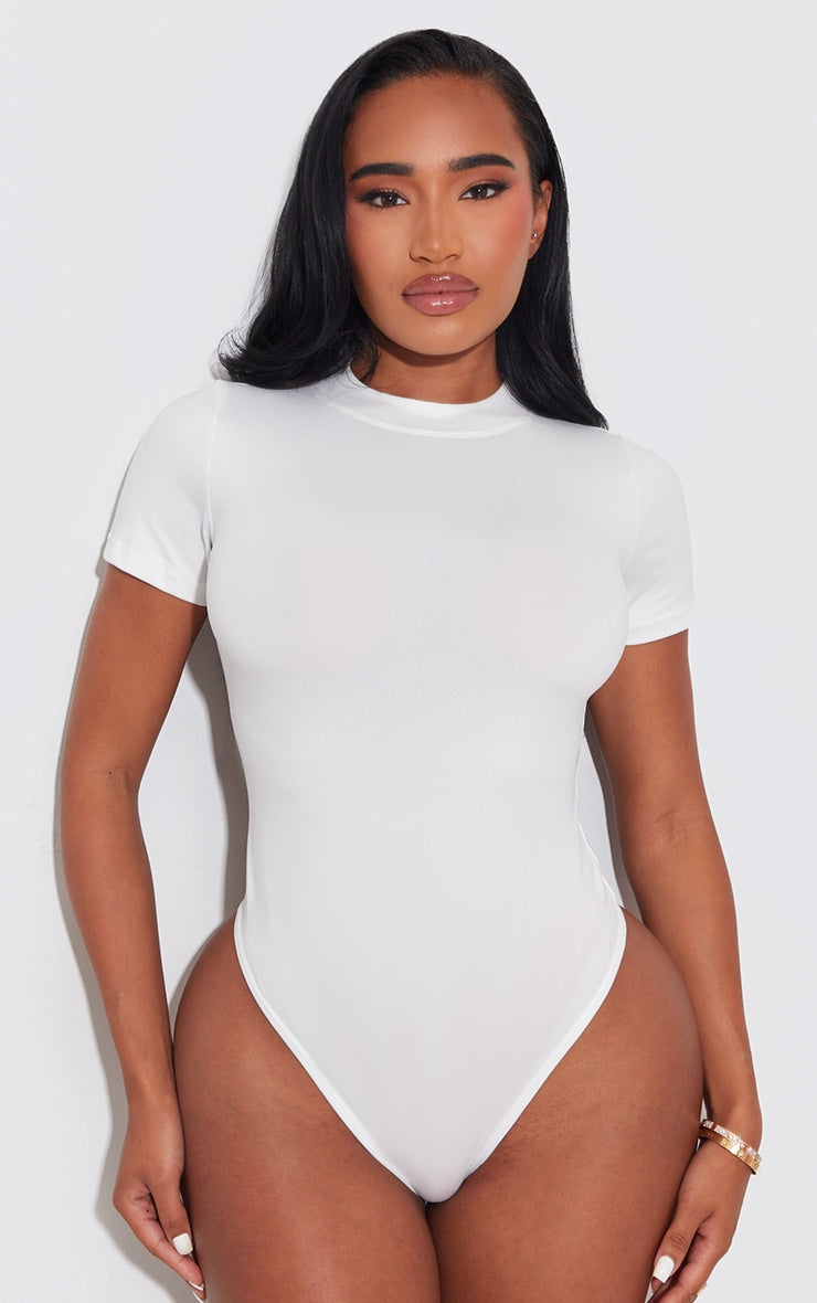 https://cdn-img.prettylittlething.com/c/f/0/9/cf093d61f3604d3f7d5d020cc6da2b0af32606b1_cnj7652_1.jpg