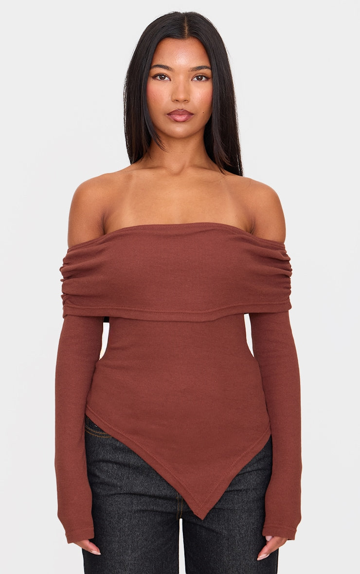 https://cdn-img.prettylittlething.com/d/3/5/c/d35c4c5cbc2acba7d66fcf38824b7641c63b3b6c_cnl8758_1.jpg