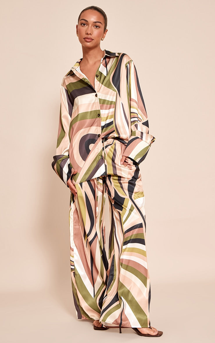 https://cdn-img.prettylittlething.com/d/3/e/d/d3edbaaf087e737981883437405571edc9773be7_CNO0033_3_green_abstract_print_oversized_deep_cuff_shirt.jpg