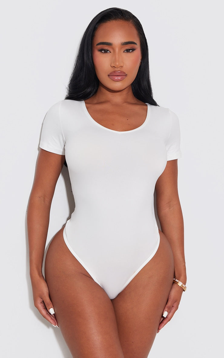https://cdn-img.prettylittlething.com/d/4/1/e/d41e08bee8305f426b77f18b50c99aedb30e4545_cnj7650_1.jpg