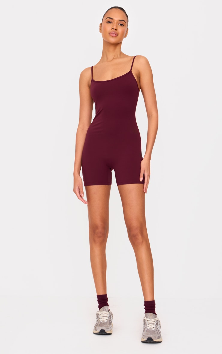https://cdn-img.prettylittlething.com/d/9/1/f/d91f504496e9452ebe0f5f69d5757672b4a52a41_cnl1951_3.jpg