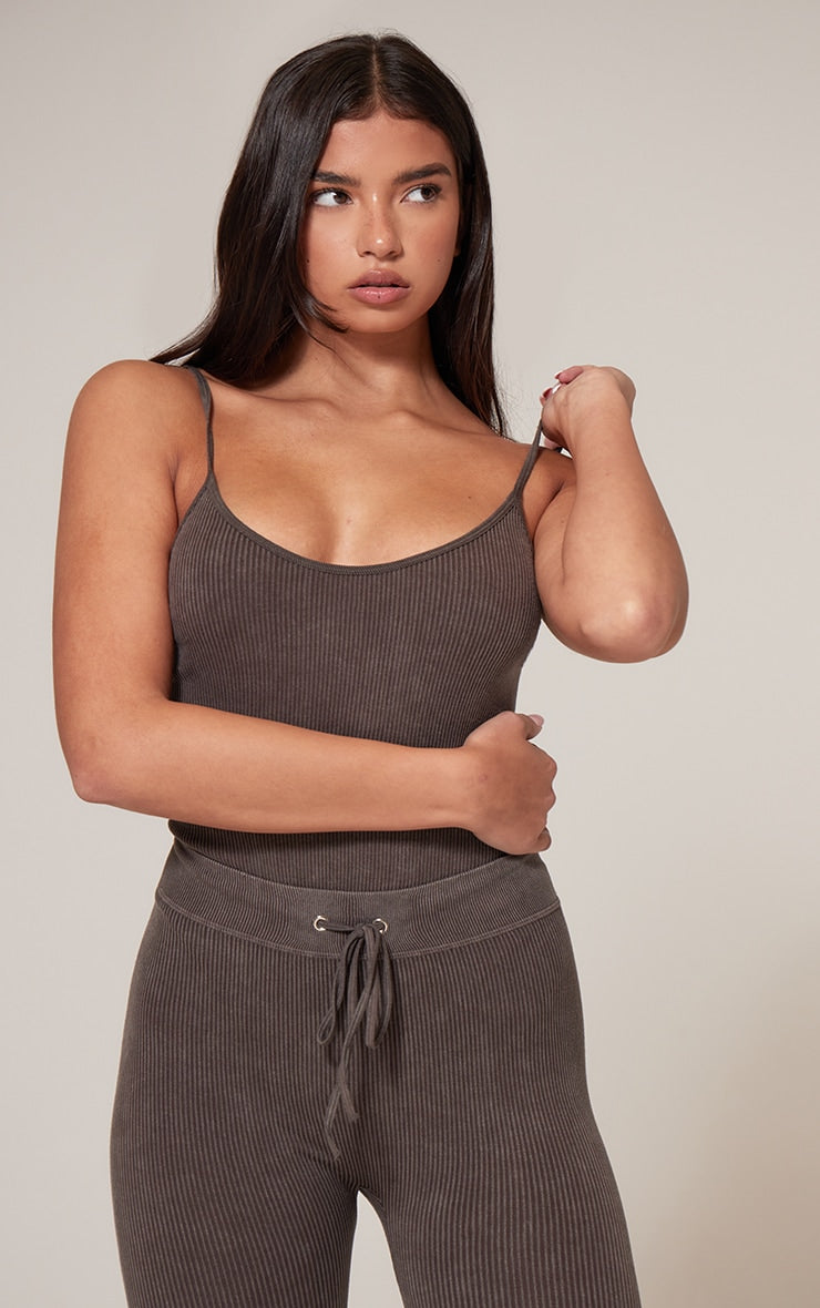 https://cdn-img.prettylittlething.com/d/a/7/1/da711b4a391989651cc31874bc6ba31bf340ed9a_cnk2037_4.jpg