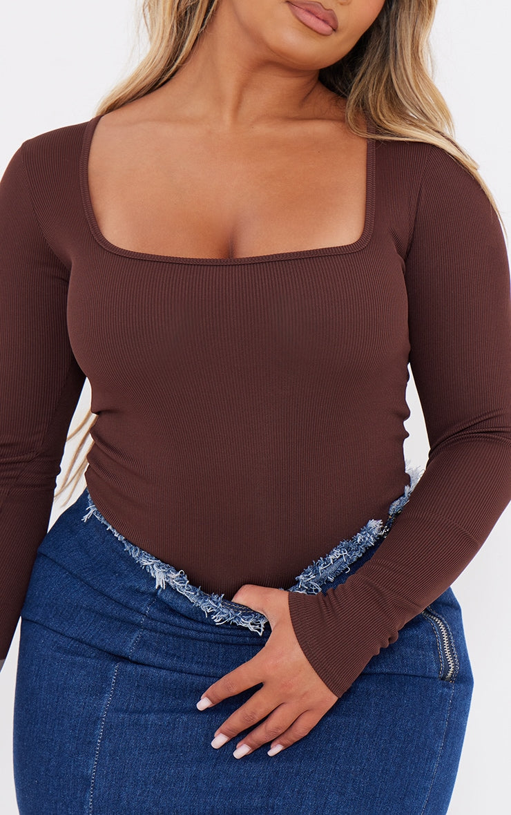 https://cdn-img.prettylittlething.com/d/d/5/3/dd5312cb52b3cab6b553cdf8ebca441cb8192c72_cnh1573_4.jpg