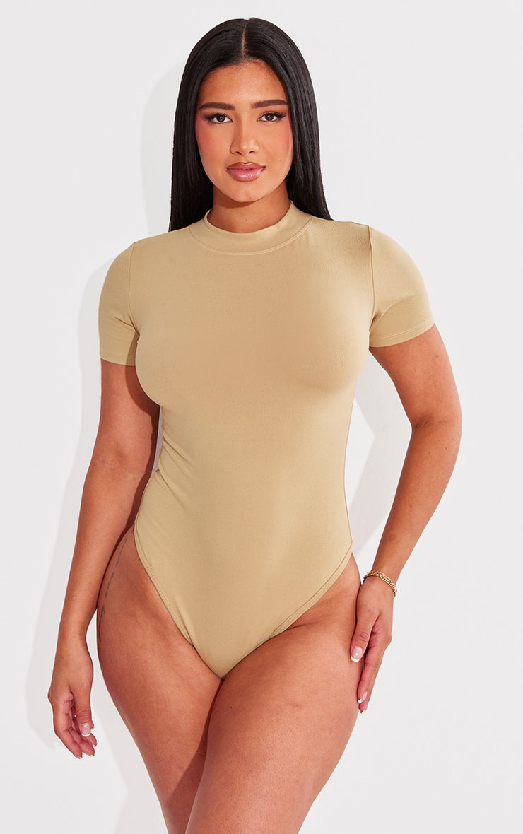 https://cdn-img.prettylittlething.com/d/f/1/8/df18395f14c4fa242f62c3bcdb0a5f7474a15b58_cnj7653_1.jpg