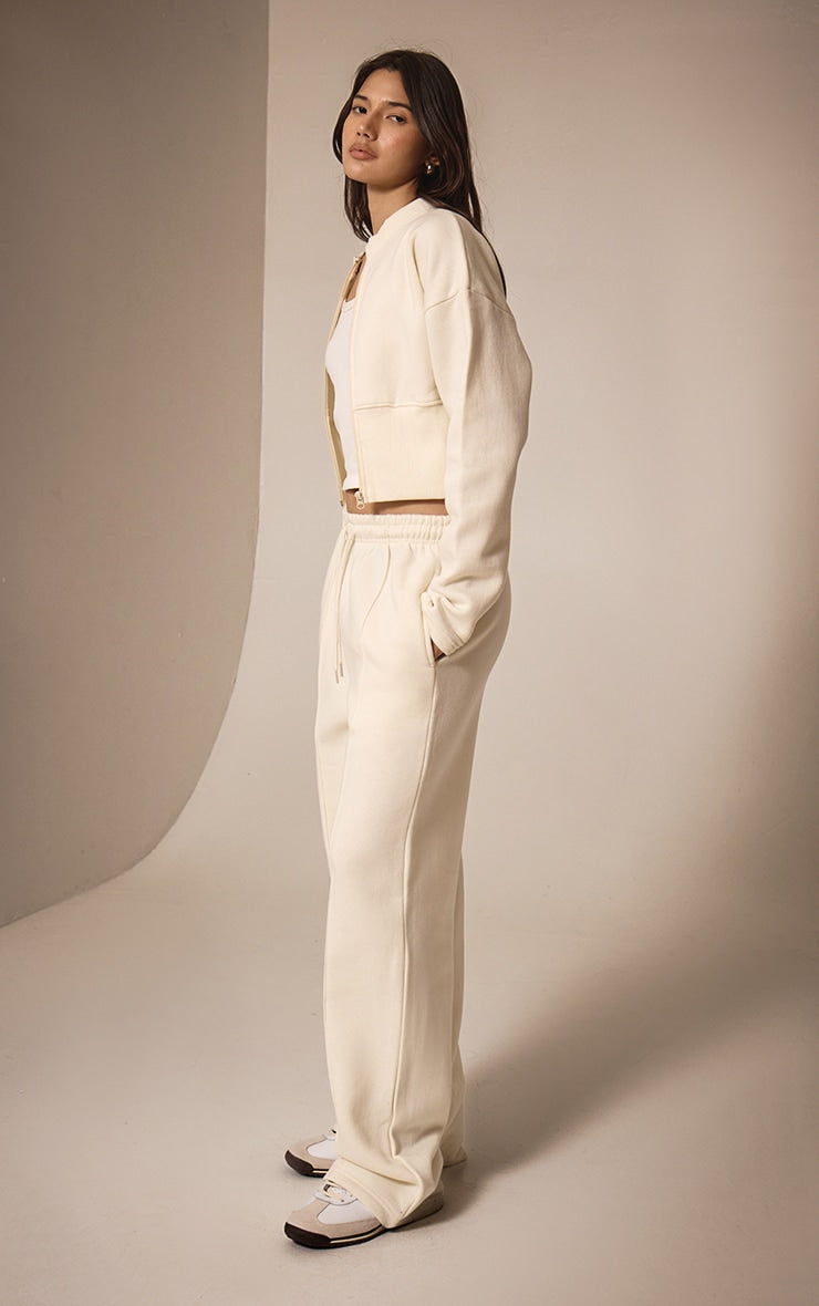 https://cdn-img.prettylittlething.com/d/f/c/3/dfc3012277e1ab18f2df44624f9b8d83c583f66c_CNK7296_3_cream_extreme_cinched_waist_sweatshirt.jpg