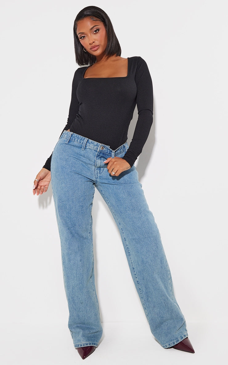 https://cdn-img.prettylittlething.com/e/8/2/6/e8261a9f3b7f2a72a21b80865caa7f05283a5379_cna6100_3.jpg