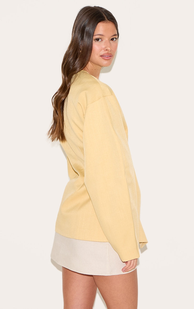 https://cdn-img.prettylittlething.com/f/5/4/2/f542da1a7cabbc5c4a4bdf44be195869a03a9f03_CNM1408_2_butter_yellow_cocoon_sleeve_cinched_waist_pocket_blazer.jpg