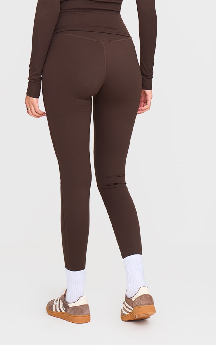 https://cdn-img.prettylittlething.com/f/9/f/1/f9f1d949d9ab7a14d0a2b3e20ab2d9e13c66a990_cnl7364_3.jpg