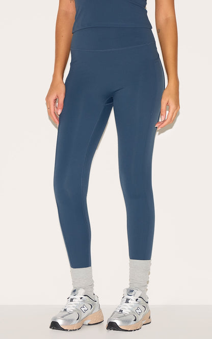 https://cdn-img.prettylittlething.com/0/1/7/e/017ec4aecdb38c6b833b6a49154ac2321faf7c00_cnl5196_2.jpg