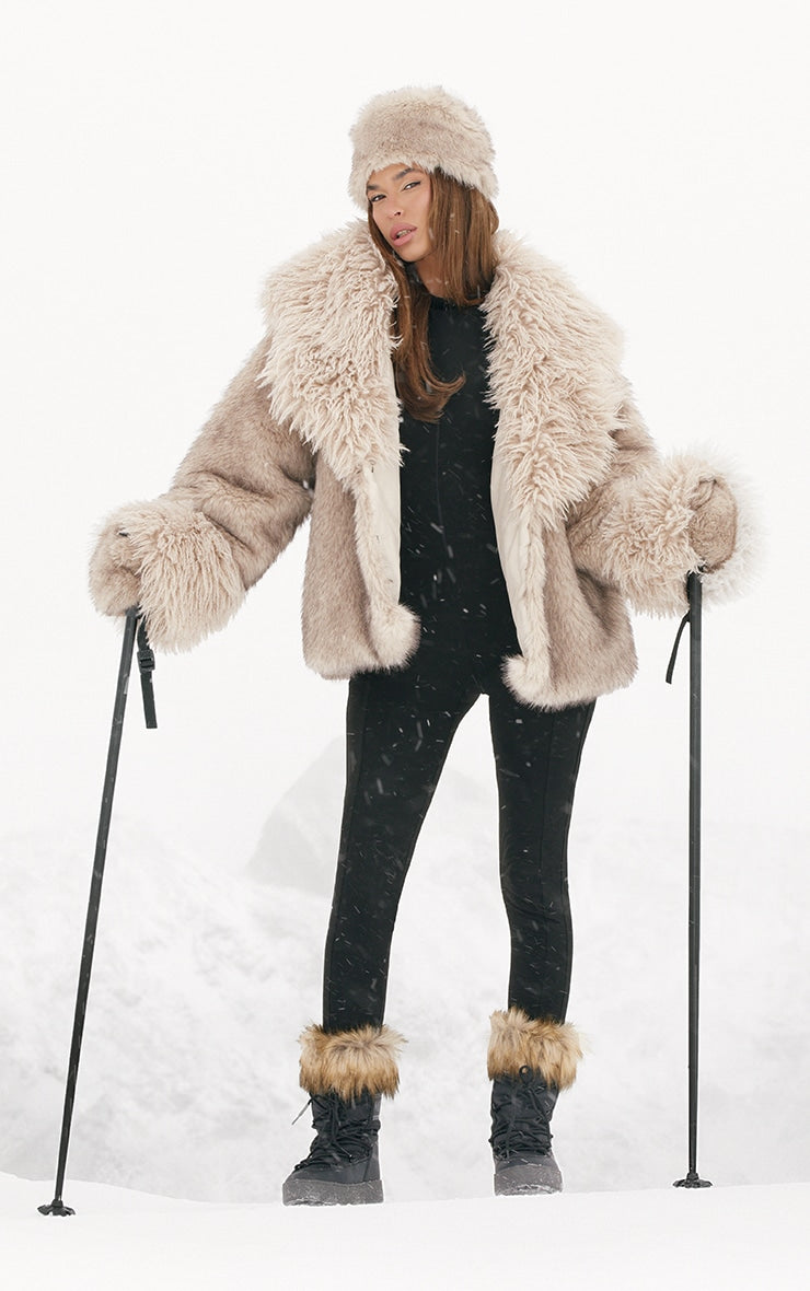 https://cdn-img.prettylittlething.com/0/2/2/2/02221dbf6b2d32d4098e616fb76fac0b32543ab3_cnj8500_1.jpg