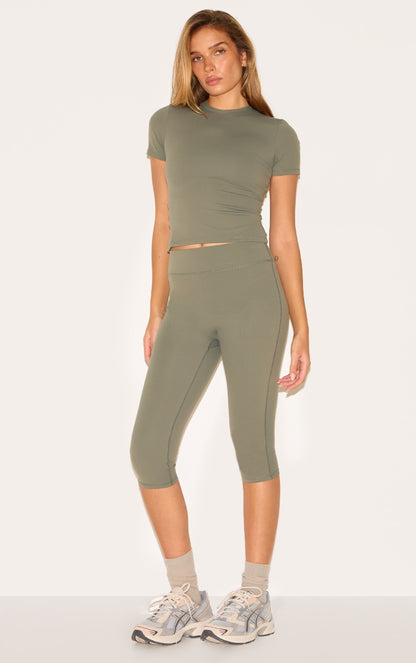 https://cdn-img.prettylittlething.com/0/3/c/f/03cfd0073175e2dfb3a0ded695adaaa59e3ebee7_cnk6486_1.jpg