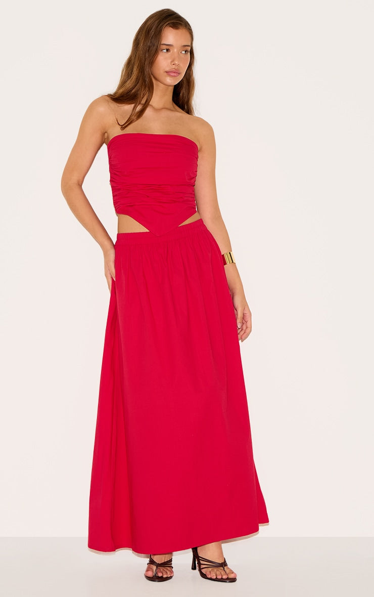 https://cdn-img.prettylittlething.com/0/8/e/3/08e362b3acdc786faf1bc5d6993b09e111d3912a_CNM7098_3_tomato_red_cotton_poplin_ruched_front_bandeau_top.jpg