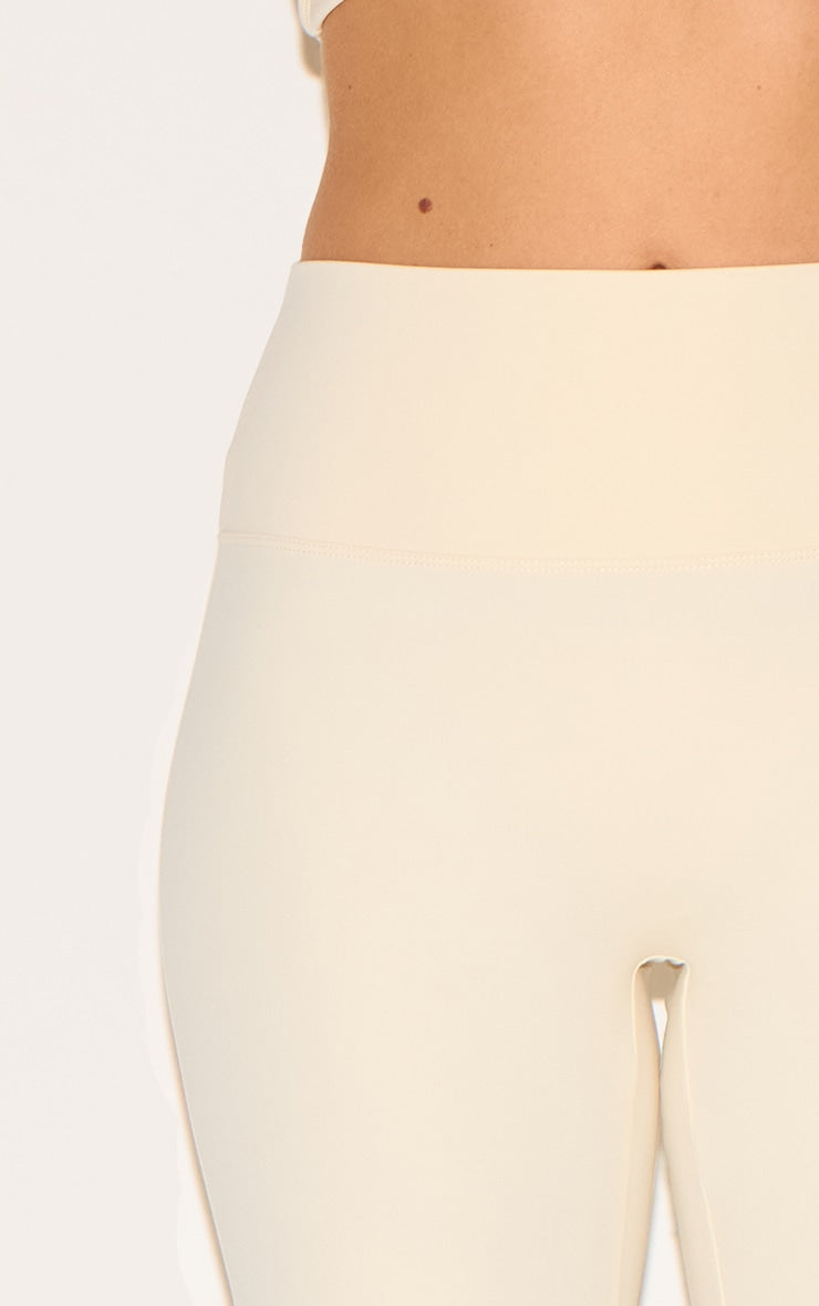 https://cdn-img.prettylittlething.com/0/e/e/5/0ee5b989b8b3200fd7b067a5b7d4f516333fcedb_cng4266_4.jpg