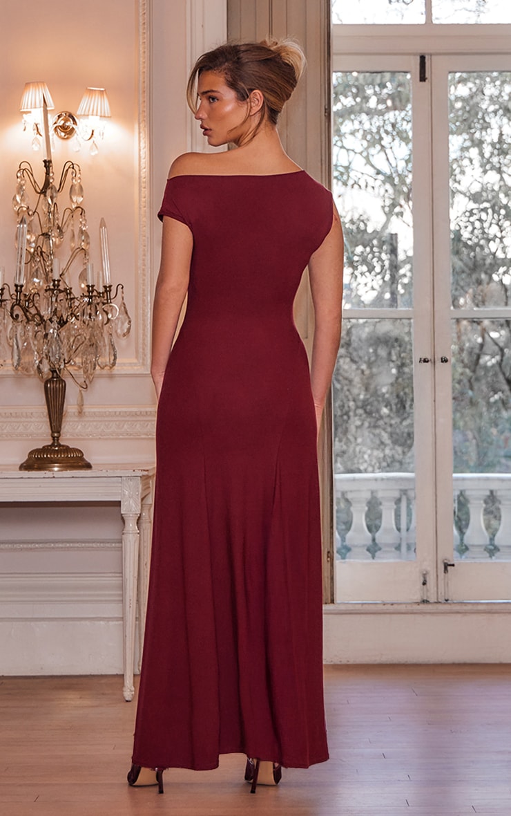 https://cdn-img.prettylittlething.com/1/2/9/c/129c6b24125d5625eac3366c65c9e96e277af98d_cnl7571_2.jpg