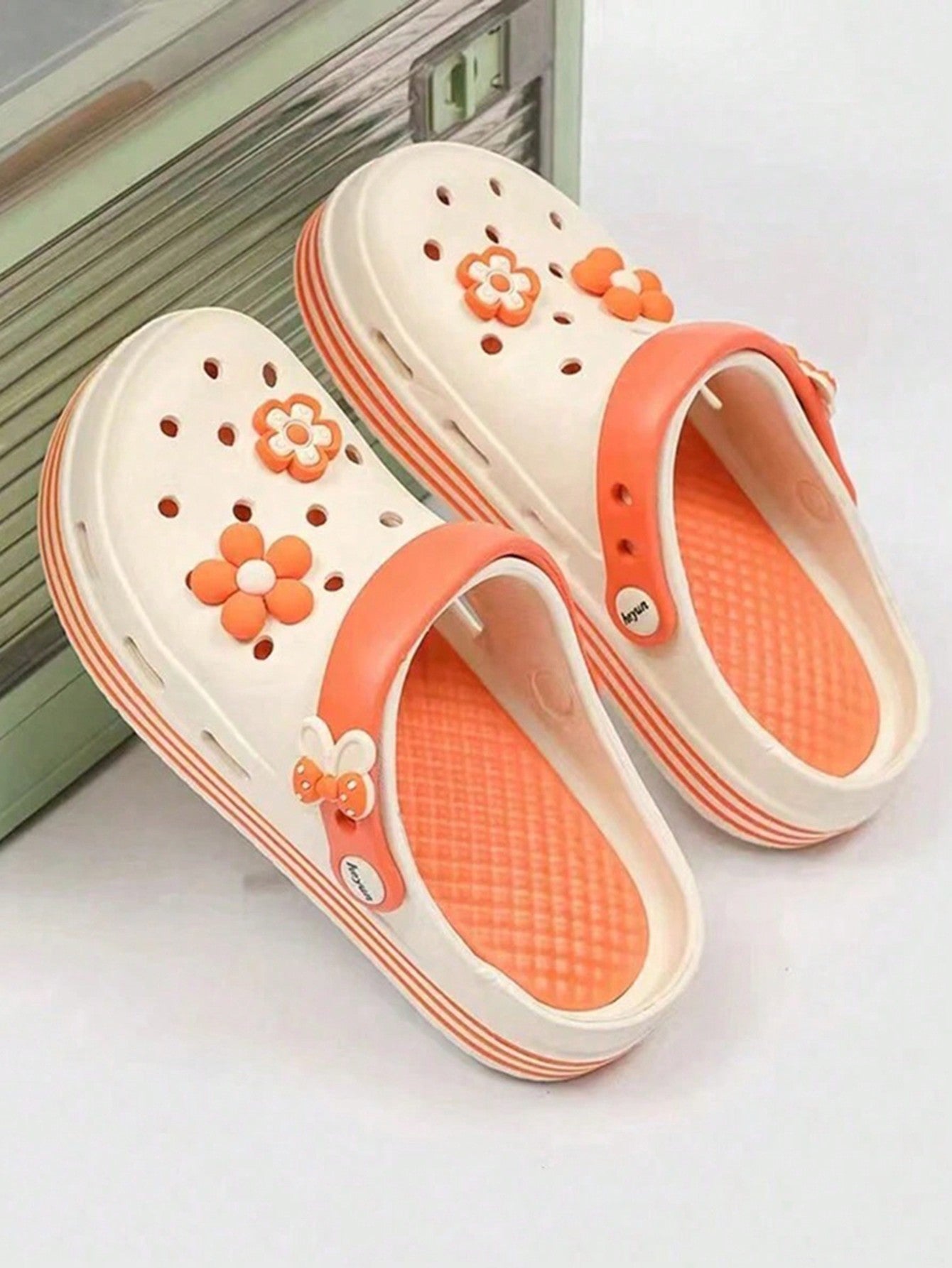 Comfortable Hollow Out EVA Slipper: Anti-Skid Thick Soled Sandals for Daily Wear and Summer Fun