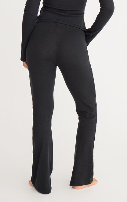 https://cdn-img.prettylittlething.com/1/8/e/2/18e28ff1bc8b14a63b079b8ebf6926ef777dd67d_cnl7620_3.jpg