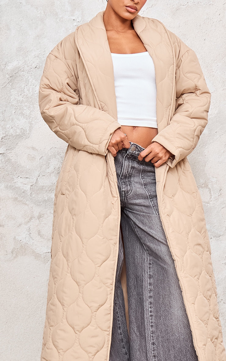 https://cdn-img.prettylittlething.com/2/1/9/a/219ac6ae29b248d4397f8dd8d1b9619f5486b4de_cnj4203_4.jpg