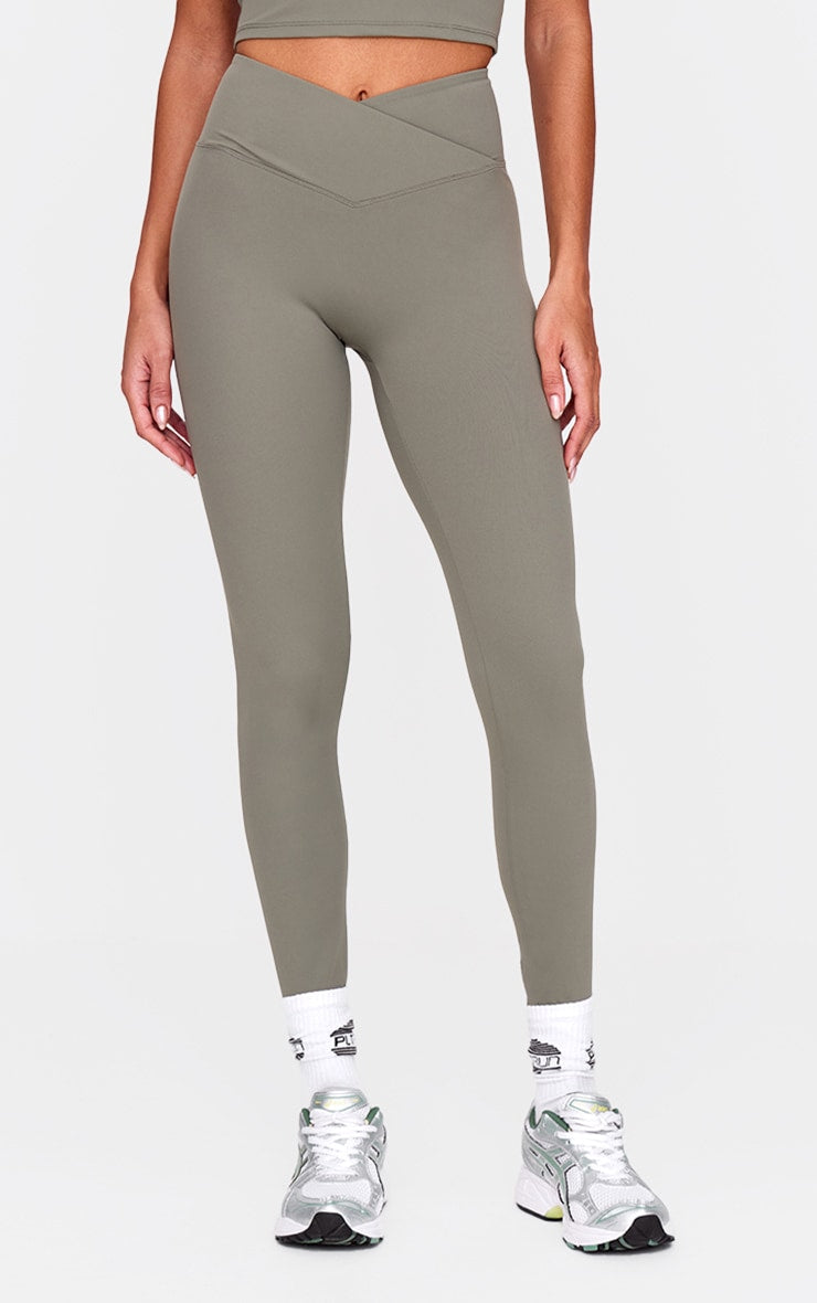 https://cdn-img.prettylittlething.com/2/9/2/5/2925d642dc981d7fba4822758e868068a62358fd_cnl5204_2.jpg