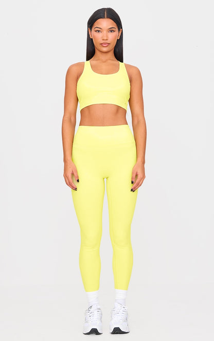 https://cdn-img.prettylittlething.com/2/b/b/9/2bb9aa57316b4e4a6a50b3e9cea9590f662723ae_cnl1775_1.jpg