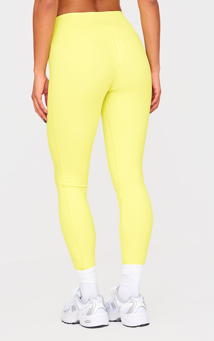 https://cdn-img.prettylittlething.com/2/d/0/0/2d00a9ae369fe10de3838e6088025b5d59adc644_cnl1775_3.jpg