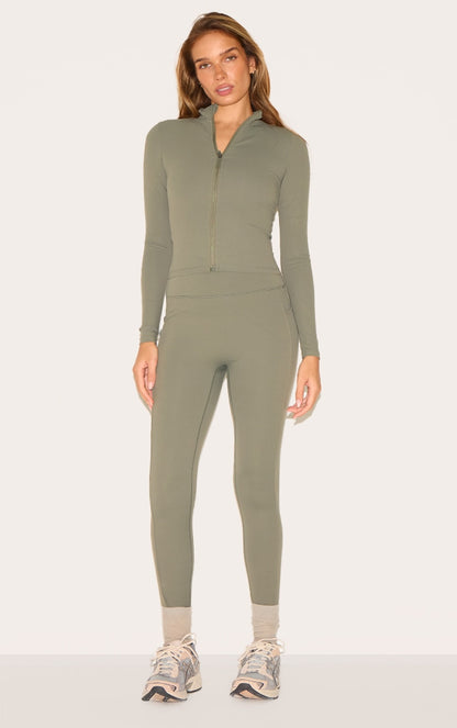 https://cdn-img.prettylittlething.com/3/4/e/5/34e506ce181adbe59ab2d2229ecb49c7d4170d5f_cnl5194_1.jpg