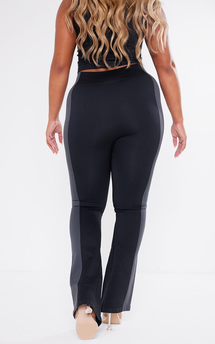 https://cdn-img.prettylittlething.com/3/7/3/3/373303c513efcecc43591cdc13f8527e56f0fe5c_cnh3973_3.jpg